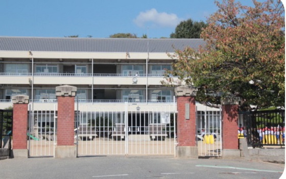 小学校　早島町立早島小学校（小学校）まで882m