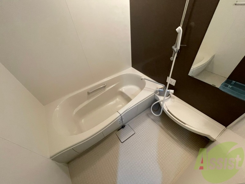 バス・シャワールーム　お風呂になります。一日の疲れを癒してくださいね。