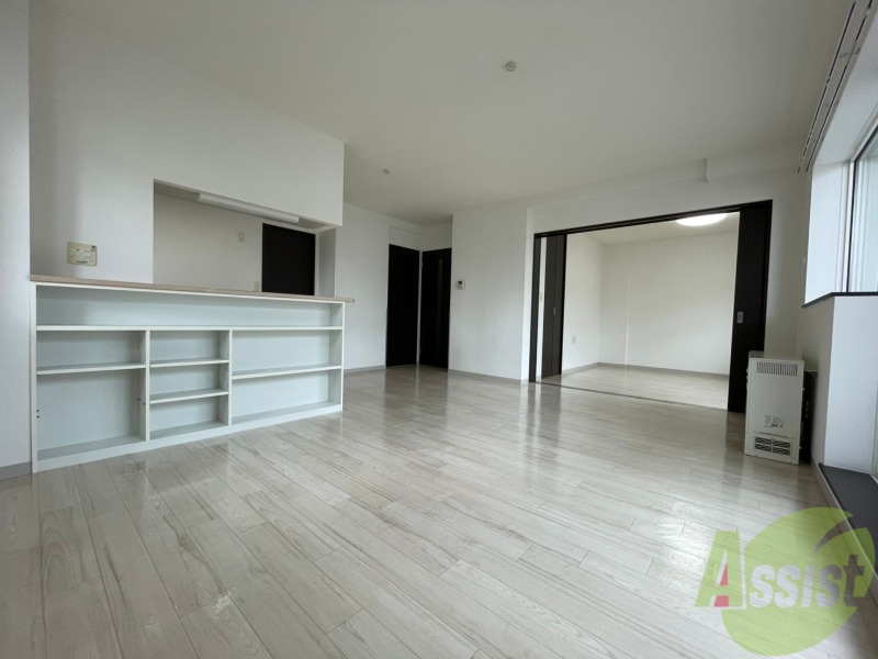 居室・リビング　広くてキレイなＬＤＫが広がっていて、充実した生活が送れそう。