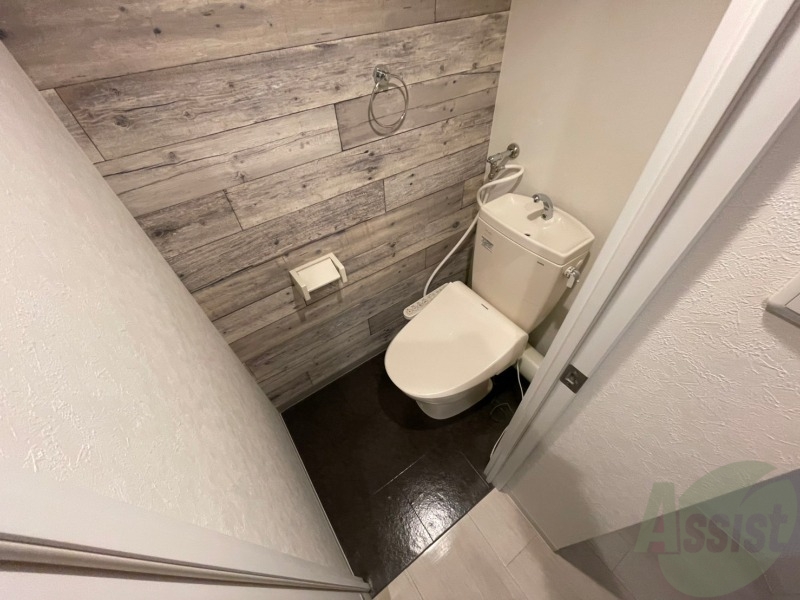 トイレ　こちらはトイレです。清潔感があり、安心して使用できます。