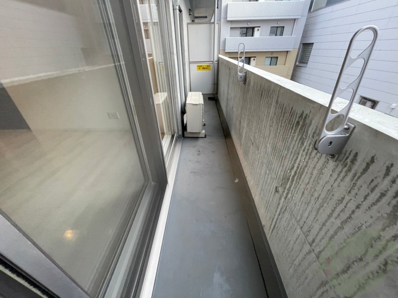 バルコニー　窓を開けると風通しも良く、気分も上がりそう！