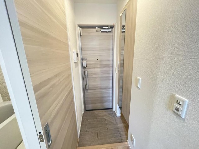 玄関　同物件別室のイメージ写真を掲載しています