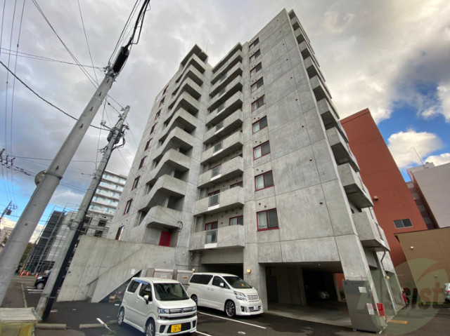 建物外観　札幌市中央区南１１条西「グランカーサ南１１条」