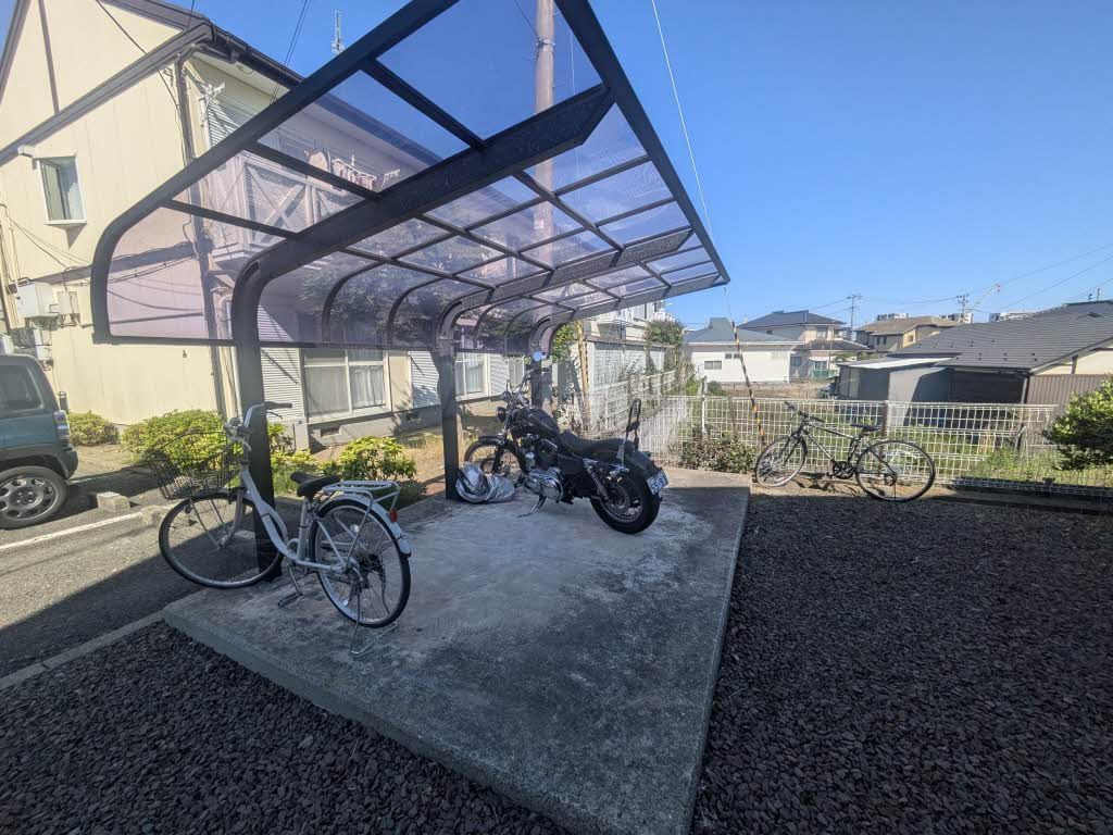 建物外観　駐輪場