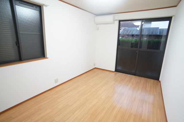 居室・リビング　南向きで日当たり良好なお部屋！暖かな日差しが入ります♪