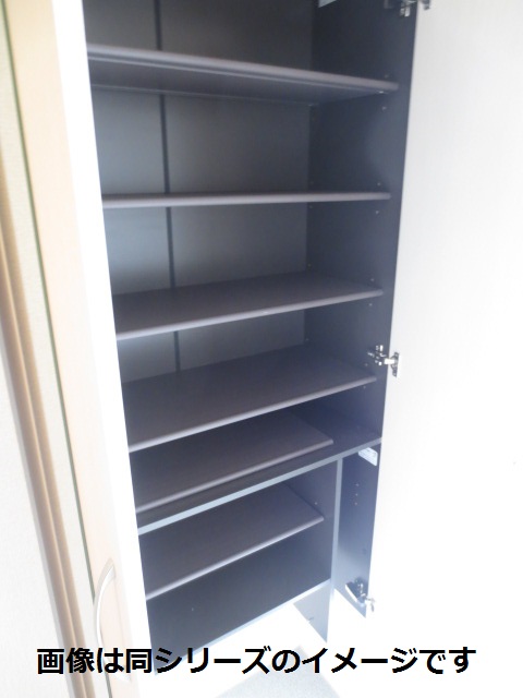 玄関　内装は参考写真です。