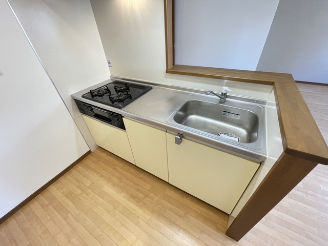 キッチン　3口コンロのキッチンです