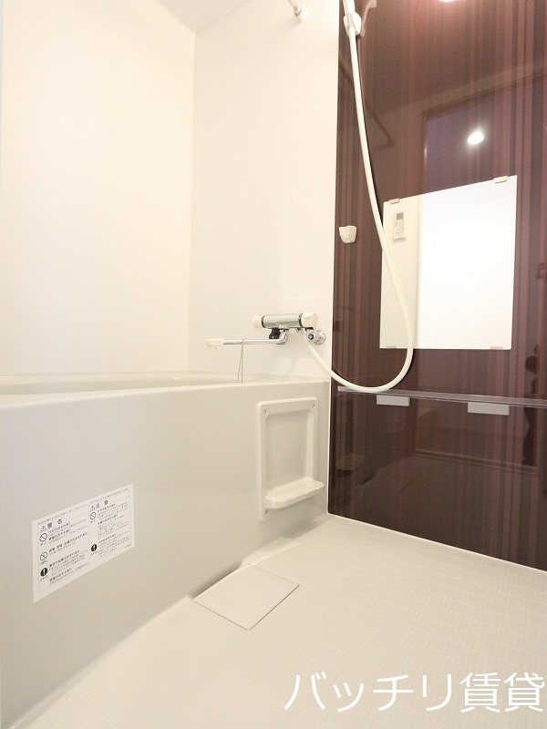 バス・シャワールーム　別号室タイプの為、現状を優先致します。