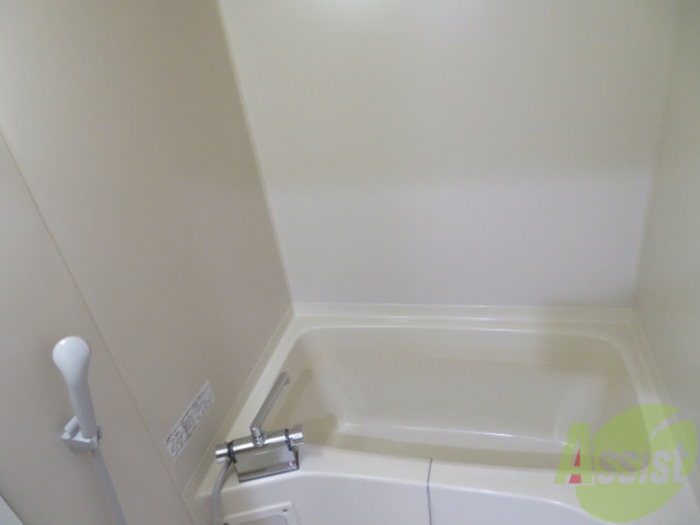 バス・シャワールーム　浴槽があるので、疲れた時はゆっくりと湯船につかりましょう。