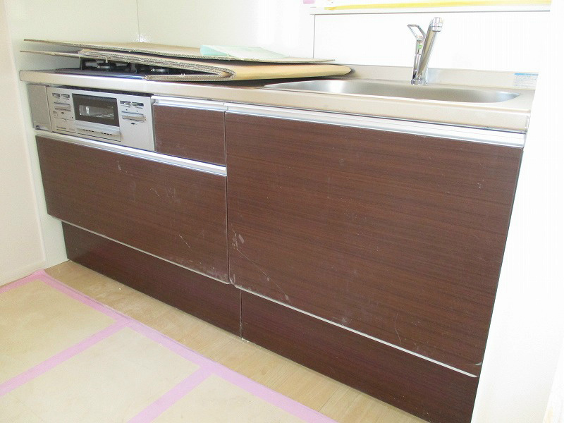 キッチン　グリル付3口コンロシステムキッチン