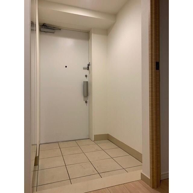 玄関　■モニタ付インターホン■シューズクローゼット■ダウンライト