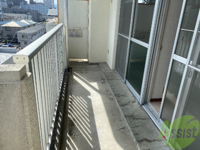 バルコニー　バルコニーは天気の良い日には洗濯物も良く乾きそうですね。