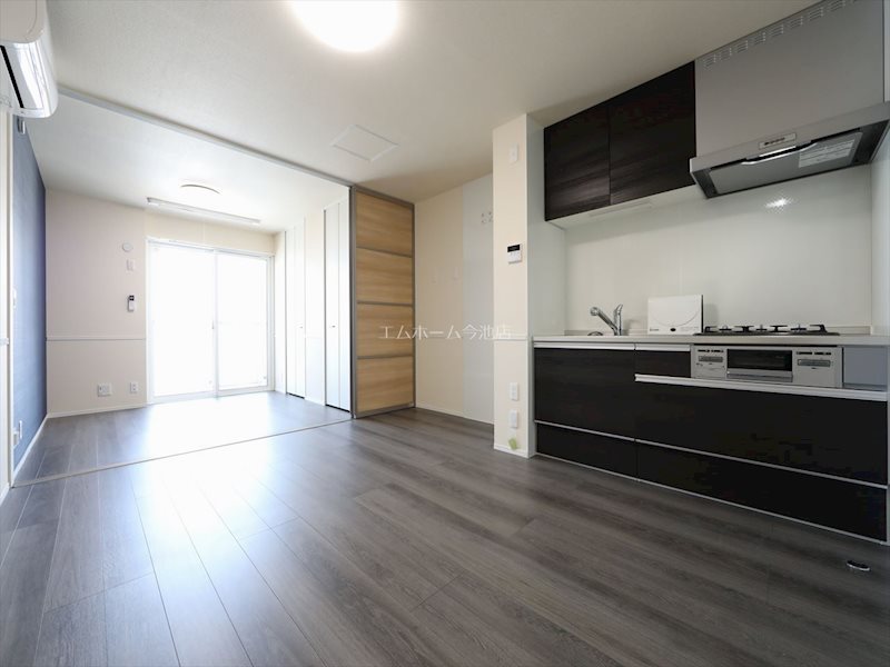 居室・リビング　LDK9.1帖　エアコン付　洋室4.7帖と繋げて使用もできま