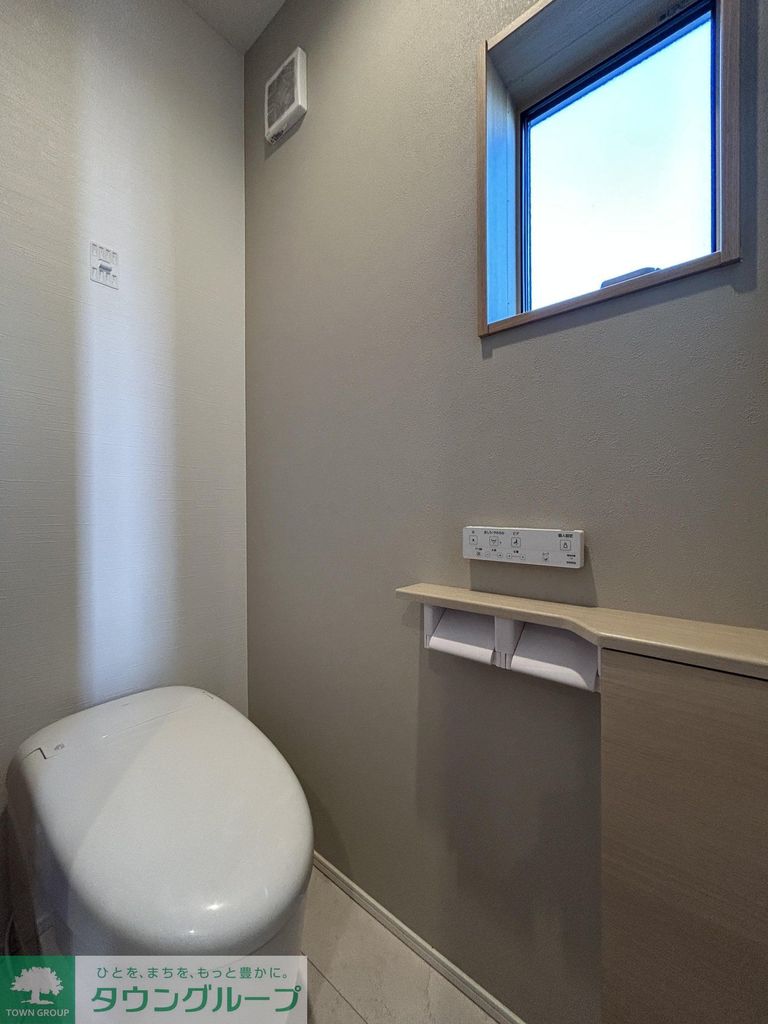 トイレ　洗浄便座付きタンクレストイレ