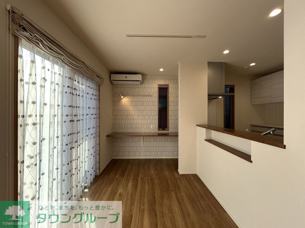 居室・リビング　ダイニング脇にはカウンターと収納棚　があります