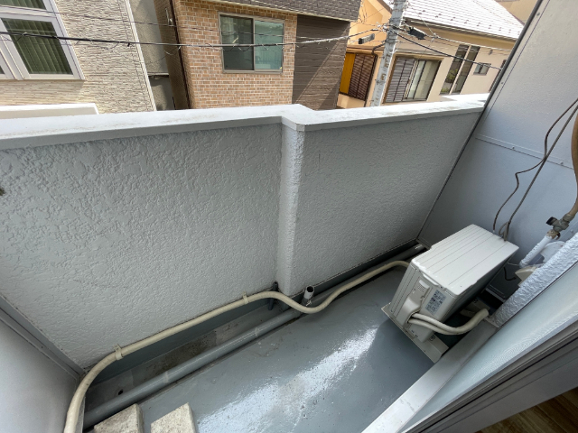 バルコニー　室外洗濯機置場