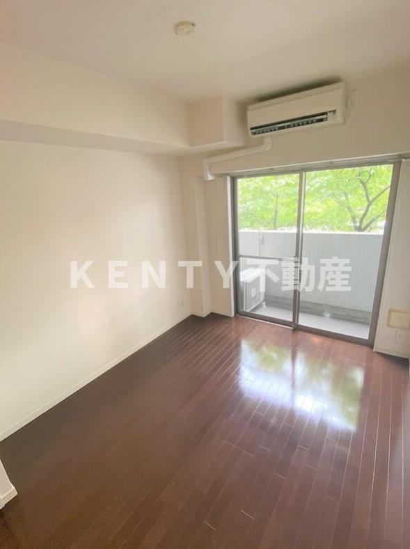 居室・リビング　こちらのリビングで趣味の時間をお楽しみください