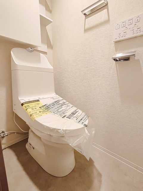 トイレ　※写真は同タイプ住戸です。