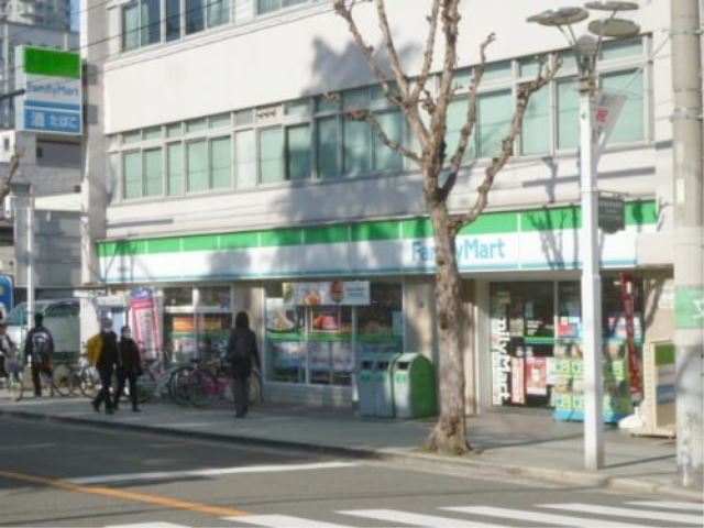 コンビニ　ファミリーマート桃谷駅西店（コンビニ）まで190m