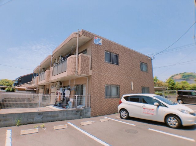 建物外観　南東向きで日当たり良好、ソレイユタウンまで徒歩圏内