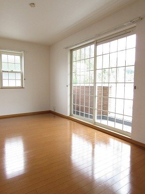 居室・リビング　こちらのリビングで趣味の時間をお楽しみください