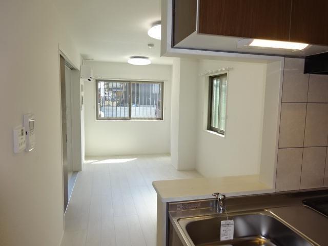 その他部屋・スペース　2面採光で日当たりの良いリビング♪