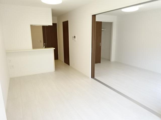 居室・リビング　人気のカウンターキッチンがあるLDK10.9帖♪