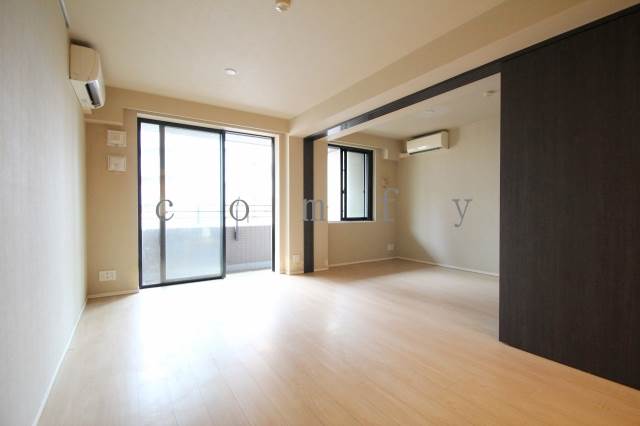 居室・リビング　床暖房付きのリビング