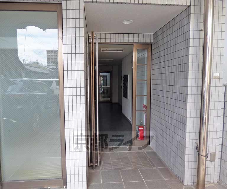 その他共有部分　建物入口です。