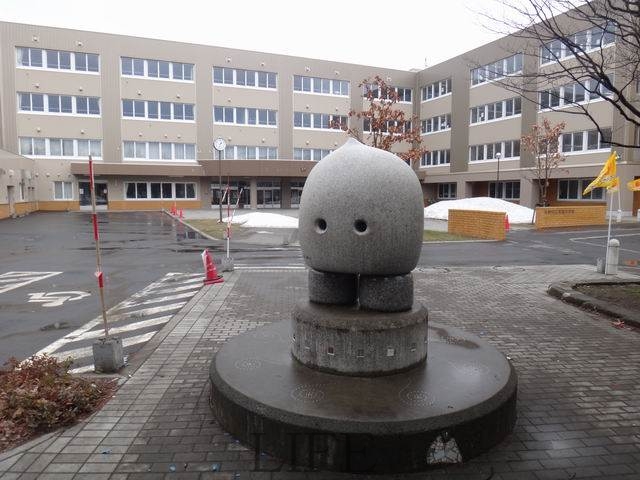 小学校　札幌市立信濃小学校（小学校）まで511m
