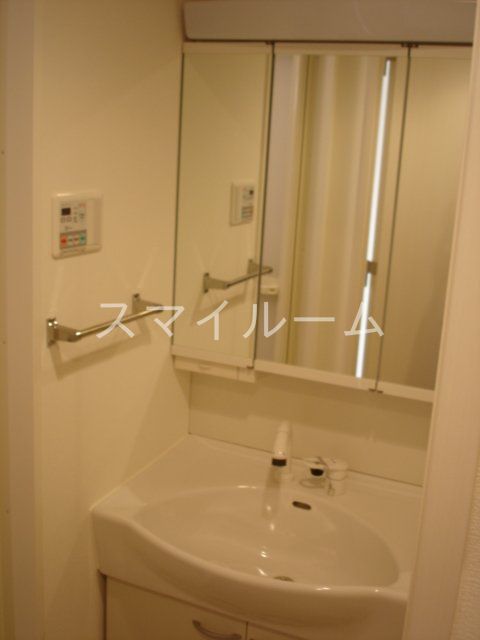 洗面設備　同一間取り別部屋参考写真となります。