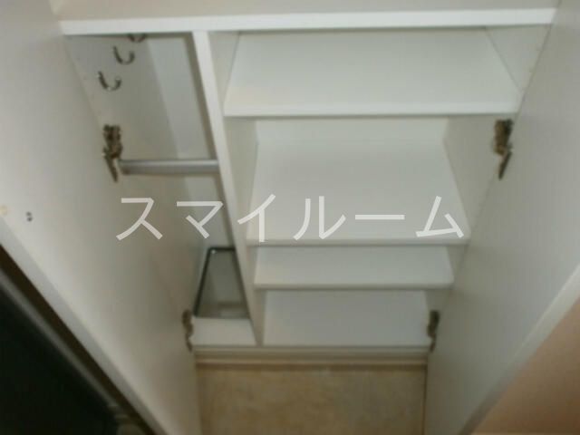 玄関　同一間取り別部屋参考写真となります。