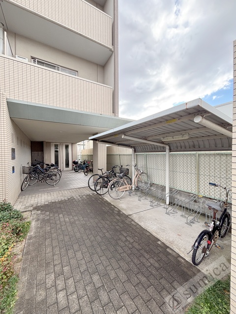 その他共有部分　屋根付き駐輪場が嬉しいです♪♪