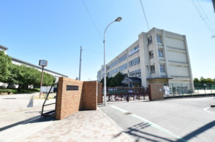 中学校　堺市立浜寺中学校（中学校）まで576m