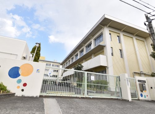 小学校　摂陽小学校（小学校）まで462m