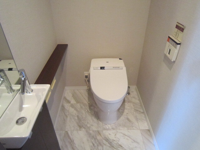 トイレ　※別部屋の参考写真です。