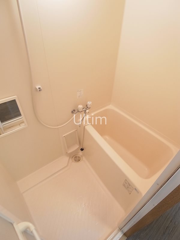 バス・シャワールーム　※同タイプの他のお部屋です