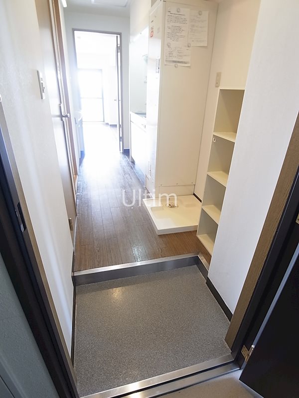 玄関　※同タイプの他のお部屋です