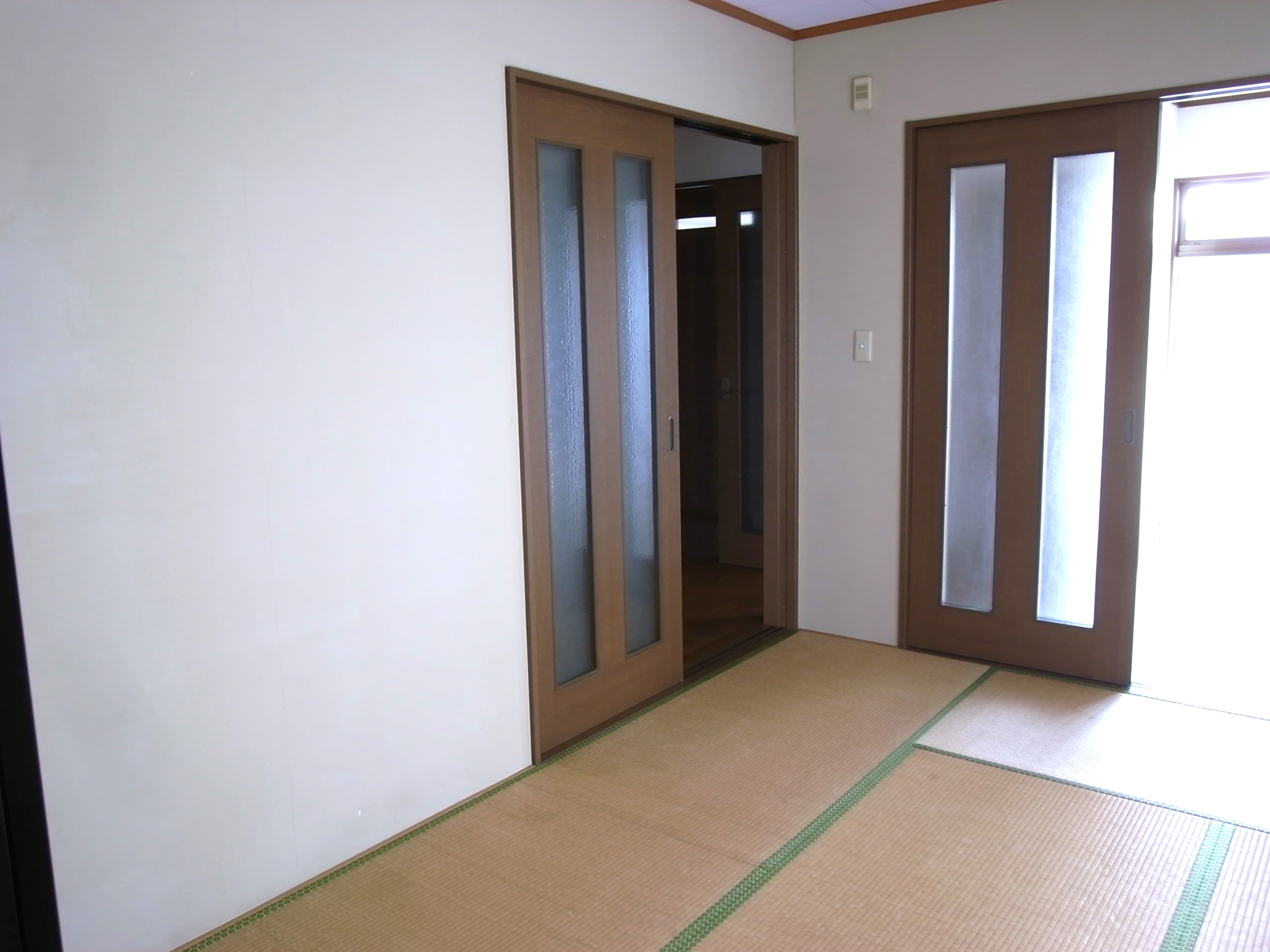 居室・リビング　６帖の和室になります☆