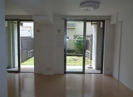 居室・リビング　※別部屋の参考写真です。