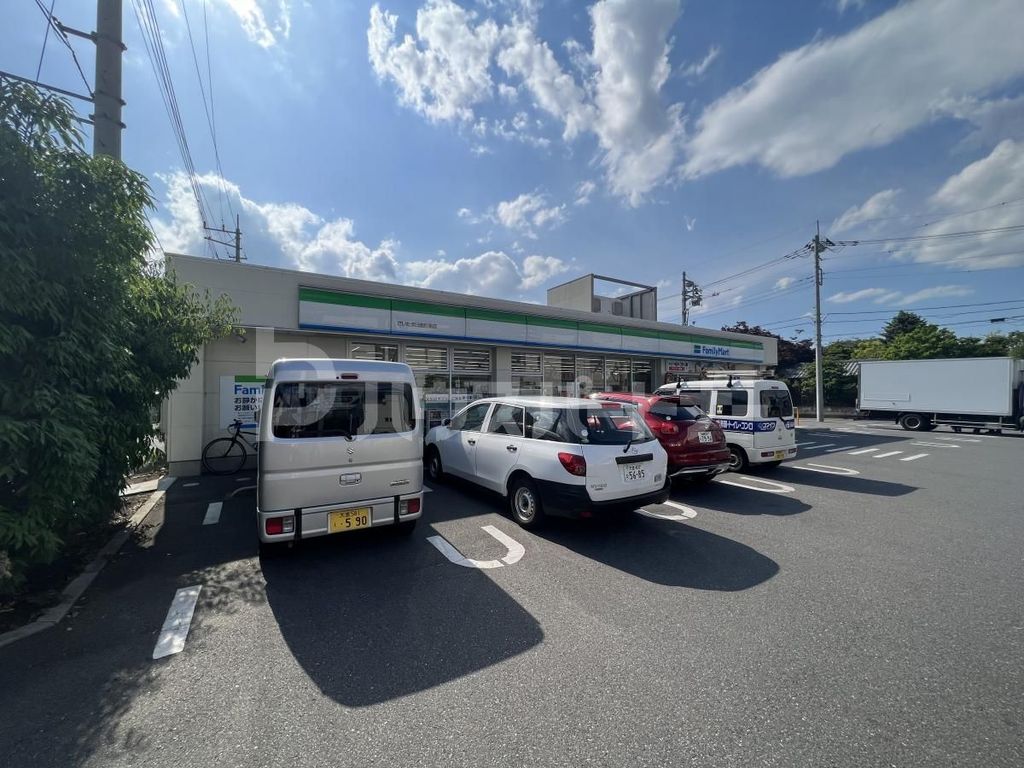 コンビニ　ファミリーマート さいたま日進町南店（コンビニ）まで130m