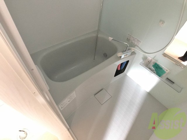 バス・シャワールーム　浴室は広めなのでゆったり落ち着けそうですね。