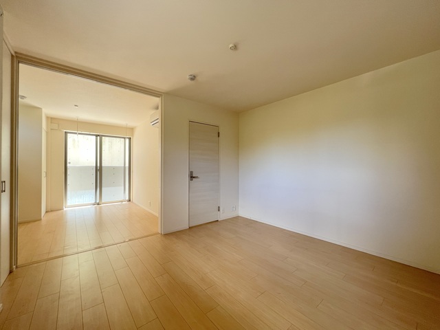 居室・リビング　★明るいフローリングの角部屋です★