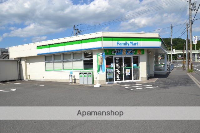 コンビニ　ファミリーマート（コンビニ）まで678m