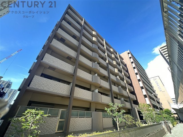建物外観　オートロックで外部の人間が簡単に出入りできないため安心です。