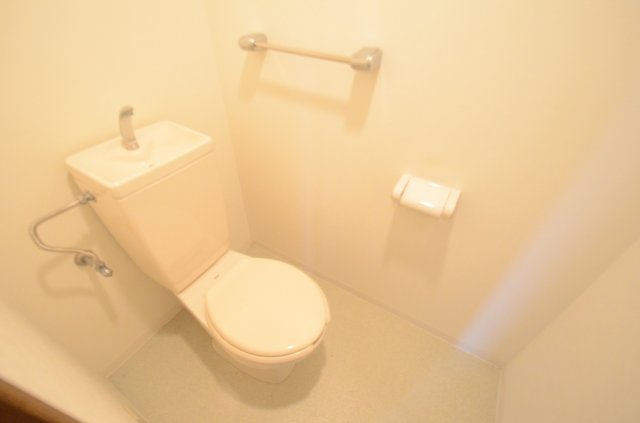 トイレ　シンプルで掃除のしやすいトイレです！