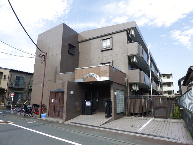 建物外観　低層ＲＣ造賃貸マンション。