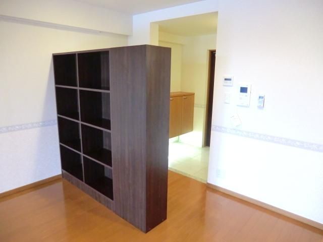 玄関　収納兼用パーテーション付玄関