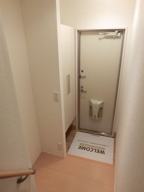 玄関　※別号室参考写真です