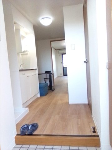 玄関　奥行きを感じる玄関